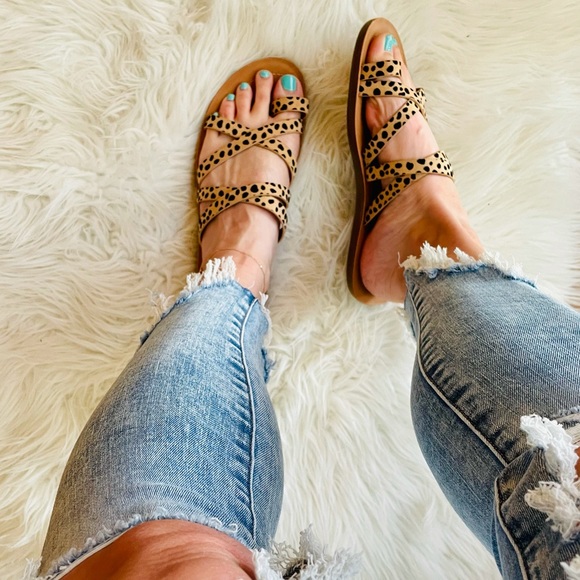 Tan Cheetah Strappy Toe Ring Sandals - Picture 5 of 14